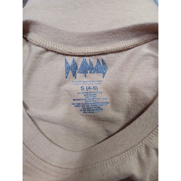 Def Leppard Graphic Band T-Shirt Tan Womens Size Small Leopard Rock Music Tee - Picture 4 of 4